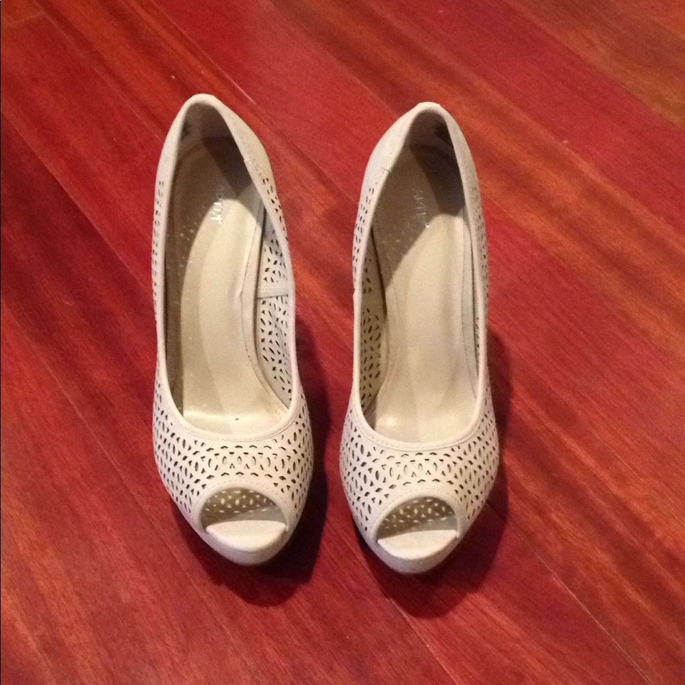 Heels - Picture 2 of 5